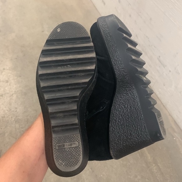 Vince Camuto genuine suede Black Wedge Ankle Boots booties - Picture 6 of 7